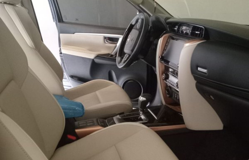 TOYOTA HILUX SW4 2020 2.8 SW4 DIAMOND 4X4 7 LUGARES 16V TURBO  DIESEL 4P AUTOMÁTICO  - Carango - 129898 - Foto 9 TOYOTA HILUX SW4 2020 2.8 SW4 DIAMOND 4X4 7 LUGARES 16V TURBO  DIESEL 4P AUTOMÁTICO  - Carango 129898 - Foto 9