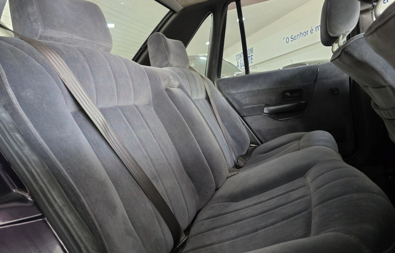 VOLKSWAGEN SANTANA 1996 2.0 GLSI 8V GASOLINA 4P MANUAL - Carango - 129745 - Foto 10 VOLKSWAGEN SANTANA 1996 2.0 GLSI 8V GASOLINA 4P MANUAL - Carango 129745 - Foto 10