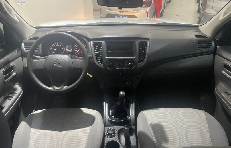 MITSUBISHI L200 TRITON  2023 2.4 16V TURBO DIESEL SPORT GL CD 4P 4X4 MANUAL - Carango - 130514 - Foto 7 MITSUBISHI L200 TRITON  2023 2.4 16V TURBO DIESEL SPORT GL CD 4P 4X4 MANUAL - Carango 130514 - Foto 7