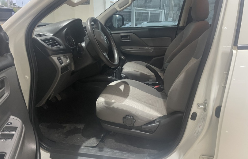 MITSUBISHI L200 TRITON  2023 2.4 16V TURBO DIESEL SPORT GL CD 4P 4X4 MANUAL - Carango - 130514 - Foto 4 MITSUBISHI L200 TRITON  2023 2.4 16V TURBO DIESEL SPORT GL CD 4P 4X4 MANUAL - Carango 130514 - Foto 4