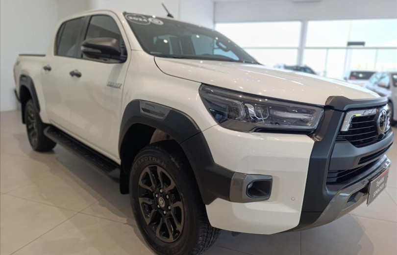 TOYOTA HILUX 2024 2.8 D-4D TURBO DIESEL CD CONQUEST 4X4 AUTOMÁTICO - Carango - 129390 - Foto 2 TOYOTA HILUX 2024 2.8 D-4D TURBO DIESEL CD CONQUEST 4X4 AUTOMÁTICO - Carango 129390 - Foto 2
