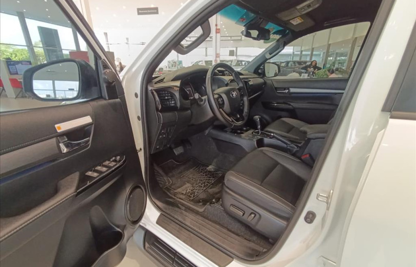 TOYOTA HILUX 2024 2.8 D-4D TURBO DIESEL CD CONQUEST 4X4 AUTOMÁTICO - Carango - 129390 - Foto 7 TOYOTA HILUX 2024 2.8 D-4D TURBO DIESEL CD CONQUEST 4X4 AUTOMÁTICO - Carango 129390 - Foto 7