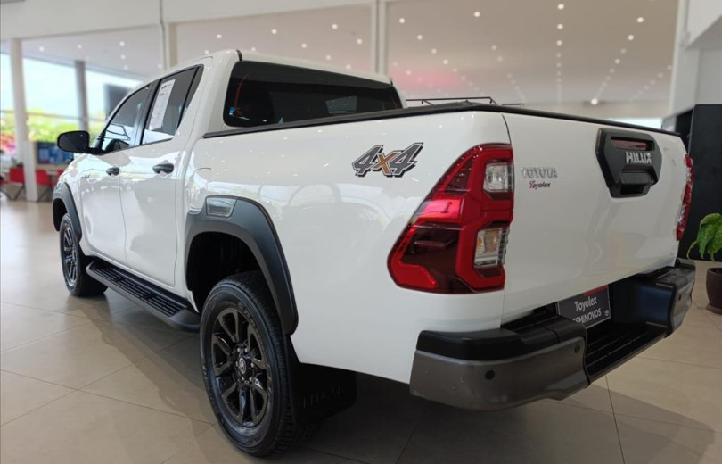 TOYOTA HILUX 2024 2.8 D-4D TURBO DIESEL CD CONQUEST 4X4 AUTOMÁTICO - Carango - 129390 - Foto 4 TOYOTA HILUX 2024 2.8 D-4D TURBO DIESEL CD CONQUEST 4X4 AUTOMÁTICO - Carango 129390 - Foto 4